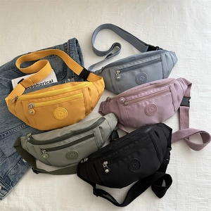 Sacs de poitrine croisés en cinq couleurs avec sangles réglables et logo Sport