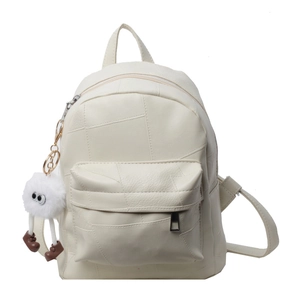 Schicker beiger PU-Leder Rucksack mit geometrischen Nähten und Plüsch-Anhänger
