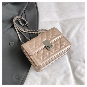 Detailed view of the double-layer quilted crossbody bag with metal chain strap