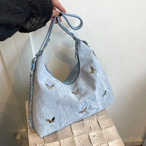 Women Large Capacity Pleated Shoulder Bag Butterfly Metal Decor Fashion PU Leather Hobo Underarm Tote Bag With Chain Decoration