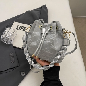 Borsa a Secchiello in Pelle PU Plissettata da Donna con Manico Intrecciato e Coulisse Borsa a Tracolla di Grande Capacità alla Moda
