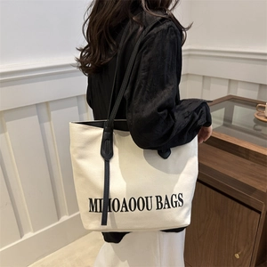 Grand sac cabas décontracté en toile avec imprimé lettres et bandoulières noires pour femme
