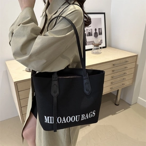 Grand sac cabas en toile noire avec imprimé lettres blanches pour le quotidien