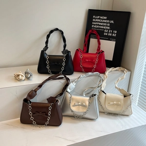 Chic women's shoulder bag with bow detail and floral chain strap in five colors