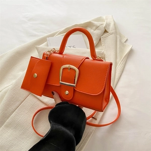 Petit Sac Carré Urbain Simple en Cuir PU pour Femmes Sac en Bandoulière Couleur Unie Avec Mini Pochette et Grande Boucle Sac à Main Quotidien Élégant