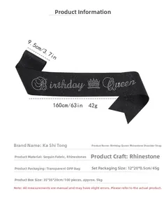 Détail de l'écharpe Birthday Queen en tissu pailleté et strass brillants 160x9,5cm