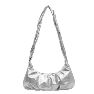 Sac à bandoulière argenté plissé type nuage avec anse torsadée et fini métallisé