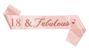 Détail de l'écharpe en satin rose avec texte 18 & Fabulous doré rose et cœurs