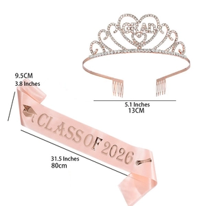 Kit diplômé 2026 avec couronne en strass or rose et écharpe rose Class of 2026