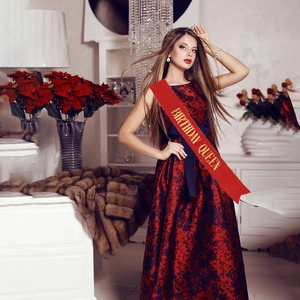 Sparkling red glitter birthday queen sash with elegant gold lettering for women
