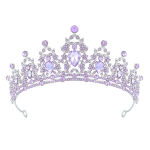 Détail du diadème de mariée en cristal violet avec base argentée et pierres en poire