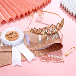 Geburtstagsprinzessin Set mit goldener Tiara, roségoldener Schärpe und Bandschleife