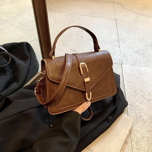 Petit Sac Carré en Cuir PU Rétro pour Femme Avec Boucle en Métal en U Sac à Main Élégant Sac Bandoulière pour le Travail Quotidien