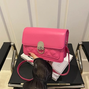 Vintage Quilted PU Leather Square Crossbody Bag For Women Minimalist Solid Color Shoulder Bag With Metal Twist Lock Buckle