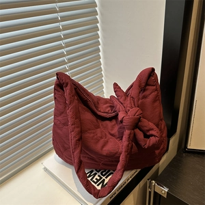 Sac à Épaule en Nylon Matelassé Cœur pour Femmes Léger Bandoulière Décontracté avec Sangle à Nœud Grande Capacité Cabas Hobo