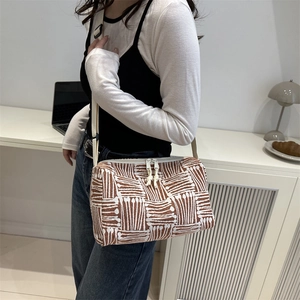 Chic striped large capacity tote bag with dual zippers and adjustable wide strap
