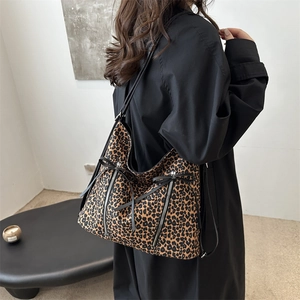 Sac fourre-tout vintage à motif léopard avec nœud noir et double fermeture éclair