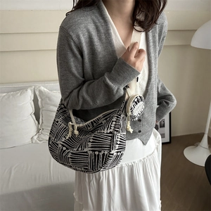 Large capacity black and white geometric tote bag with matching round coin purse