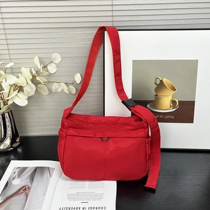 Große Nylon Umhängetasche für Damen Wasserdicht Leicht Lässig Knödelform Tragetasche Stilvoll Alltag Reise Handtasche Damen