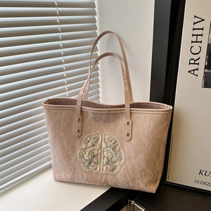 Sac Cabas Brodé de Fleurs Style Chinois pour Femmes Grande Capacité en Cuir PU Texture Plissée Sac à Épaule Main Décontracté