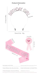 Détail de l'ensemble Birthday Girl avec serre-tête en strass et écharpe rose pailletée