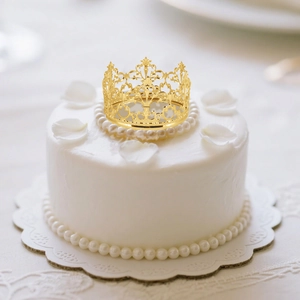 Décoration de gâteau couronne dorée élégante avec motifs baroques pour fête d'anniversaire