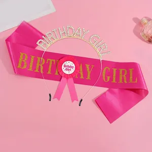 Set de fête Birthday Girl rose avec serre-tête doré, écharpe en satin et badge ruban