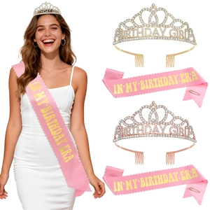 Écharpe rose anniversaire avec texte doré et ensemble de tiare en strass brillant