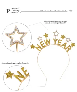 Détail d'un serre-tête doré Happy New Year avec strass et éléments en forme d'étoiles