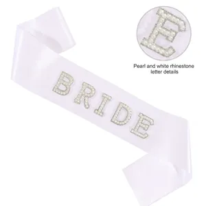 Banda de novia de satén blanco con letras BRIDE de perlas y pedrería hechas a mano