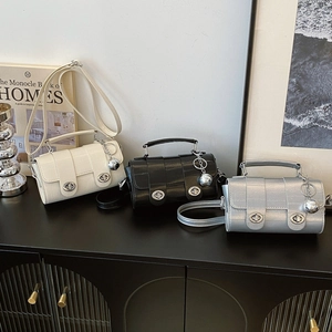 Retro square handbag with double locks and crocodile pattern in white black and silver