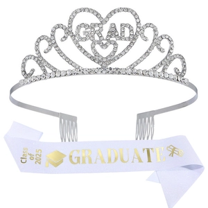 Set de Graduación 2025 con Tiara de Diamantes y Banda Blanca con Letras Doradas