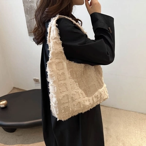 Grand sac cabas beige minimaliste à motif frangé carré pour le quotidien des femmes