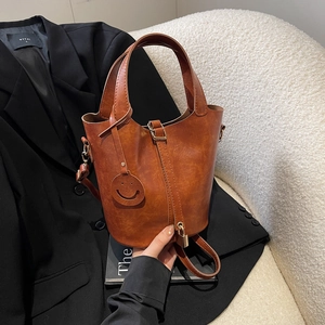 Ensemble de Sac Seau en Cuir PU Minimaliste Urbain Grande Capacité Sac à Main Bandoulière Avec Pendentif Smiley Pour Femme Sac à Mode