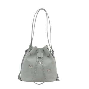 Sac seau vert menthe chic avec motifs papillons en métal et lanières en chaîne