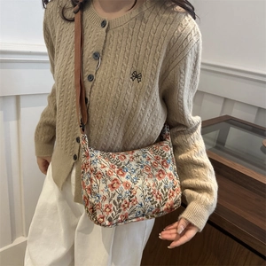 Retro floral large capacity tote bag with adjustable brown strap and woven fabric texture