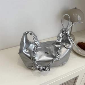 Sac à Épaule Rétro en Cuir PU avec Papillon en Métal et Poignée Plissée Grande Capacité Sac Fourre-tout pour Femme Mode Sac Sous le Bras