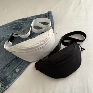 Sacs bandoulière demi-lune minimalistes en nylon imperméable, noir et blanc à carreaux