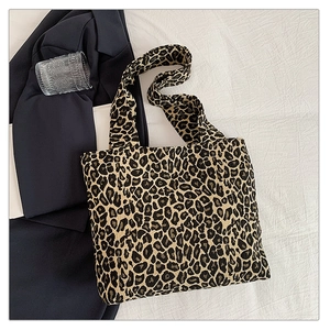 Detail of high-capacity leopard print canvas tote bag with stylish wide shoulder straps