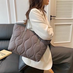 Borsa tote trapuntata grigia in nylon ad alta capacità per pendolarismo autunno inverno