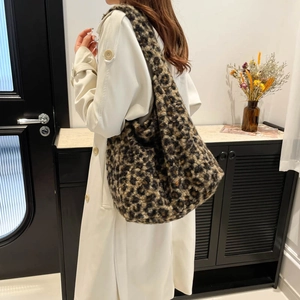 Sac hobo en fausse fourrure léopard, grand sac à main en peluche pour l'hiver