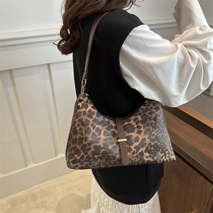 Stilvolle Hobo-Schultertasche mit Leopardenmuster, große Kapazität und Lederriemen