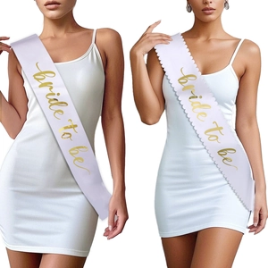 Weiße Satin-Schärpe Bride to Be mit Goldfolie in glatter und gewellter Randoptik