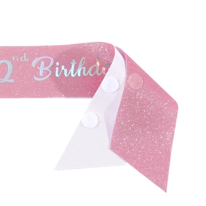 Écharpe d'anniversaire rose pailletée pour 2 ans avec texte laser et fermeture velcro