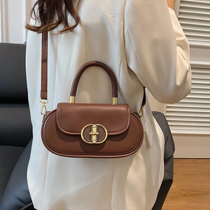 Borsa a tracolla vintage in pelle marrone con chiusura ovale e manico elegante