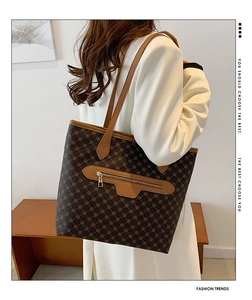 Detailed side view of vintage print tote bag with brown floral pattern and metal zipper