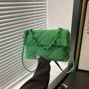 Sac à Épaule Matelassé en Cuir PU Femmes Décor de Chaîne Motif en Losange Sac à Bandoulière Chic Urbain Minimaliste