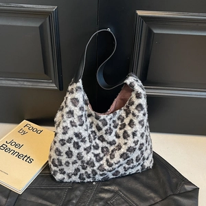 Leopard Print Plush Shoulder Bag For Women Fashion Winter Large Capacity Nylon Tote Bag Commuter Underarm Bag Beige Khaki