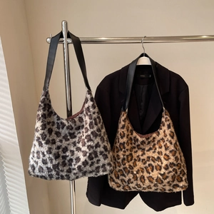 Winter faux fur leopard print tote bag with large capacity hobo design and leather straps