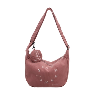Grande borsa tote in velluto a coste rosa con ricamo a cuore e pochette rotonda